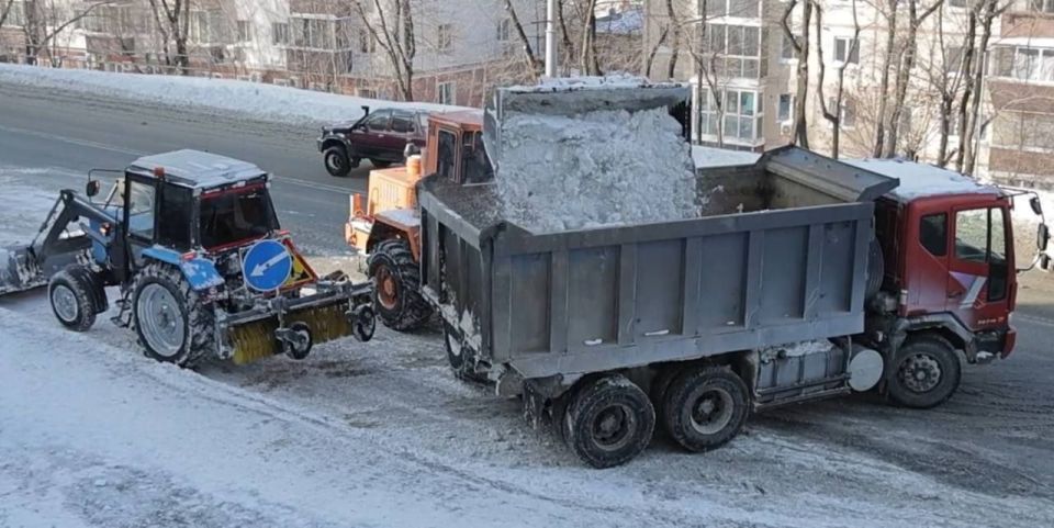 Дорожники озвучили, откуда ночью будут вывозить снег