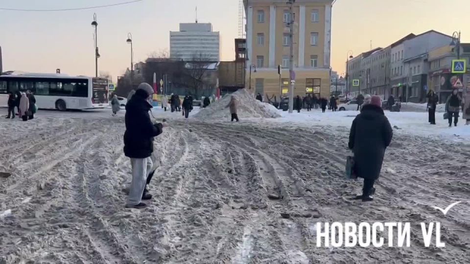 Вот такая обстановка сейчас на остановке «Площадь Семёновская»