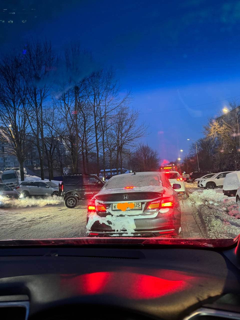 «Как здорово, что все мы здесь…» – Владивосток вновь встретил рабочий день в 10-балльных пробках «Как здорово, что все мы здесь…» – Владивосток вновь встретил рабочий день в 10-балльных пробках