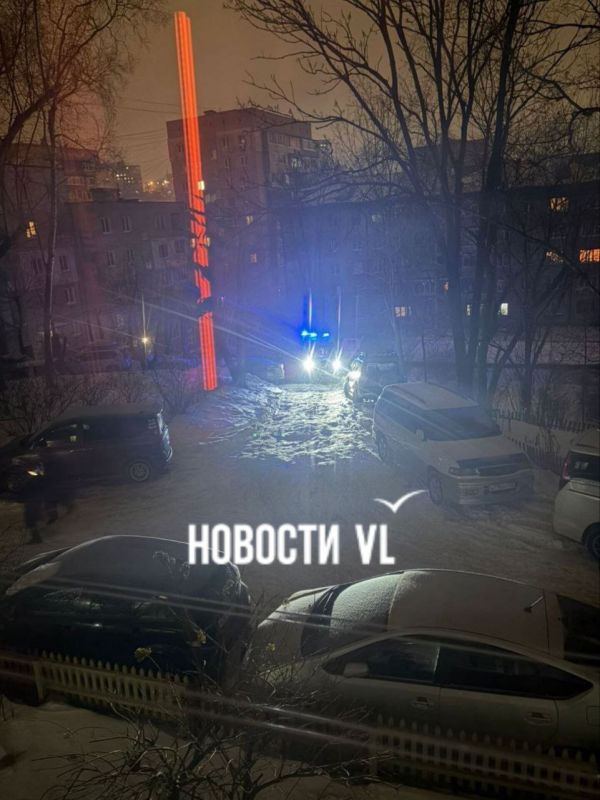 На Гризодубовой примерно в 23:30 скорая не смогла заехать в заснеженный подъём