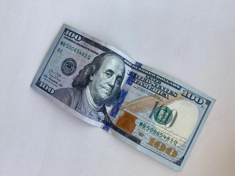 Рубль удивил всех в 2025 году, укрепившись до уровня ниже 80 за доллар вопреки прогнозам