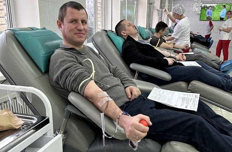 В 2025 году донорами стали около 15 тысяч жителей Приморского края — они совершили почти 38 тысяч донаций