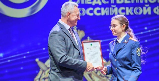 Исполняющий обязанности председателя #ЗСПК Сергей Кузьменко поздравил сотрудников СК Приморья с 15-летием ведомства