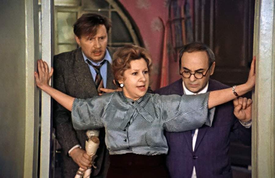 Вы точно из СССР, если ответите на 10 коварных вопросов по советским комедиям