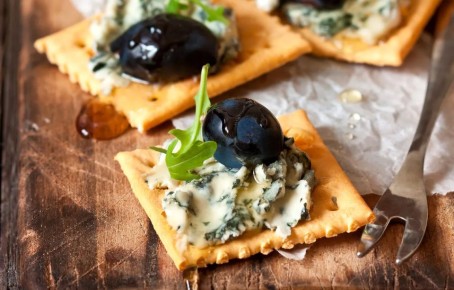 Кулинарные шедевры к Новому году: простые и эффектные закуски для праздника