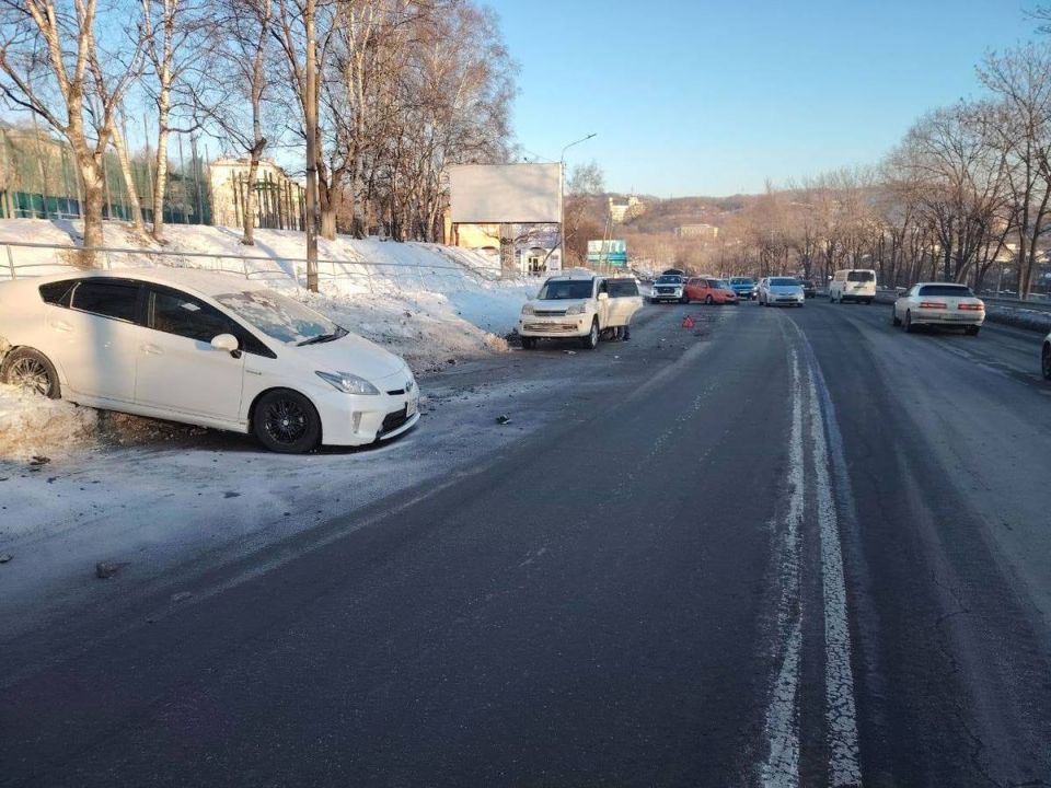 Авария с участием четырёх машин произошла в Находке, никто не пострадал