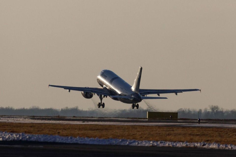 Международный аэропорт Владивосток сегодня работает штатно, все службы проводят обслуживание рейсов на вылет и прилет, имеются корректировки в расписании