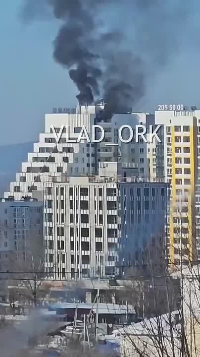 На стройке ЖК «Солнечный город» в Артёме произошёл пожар