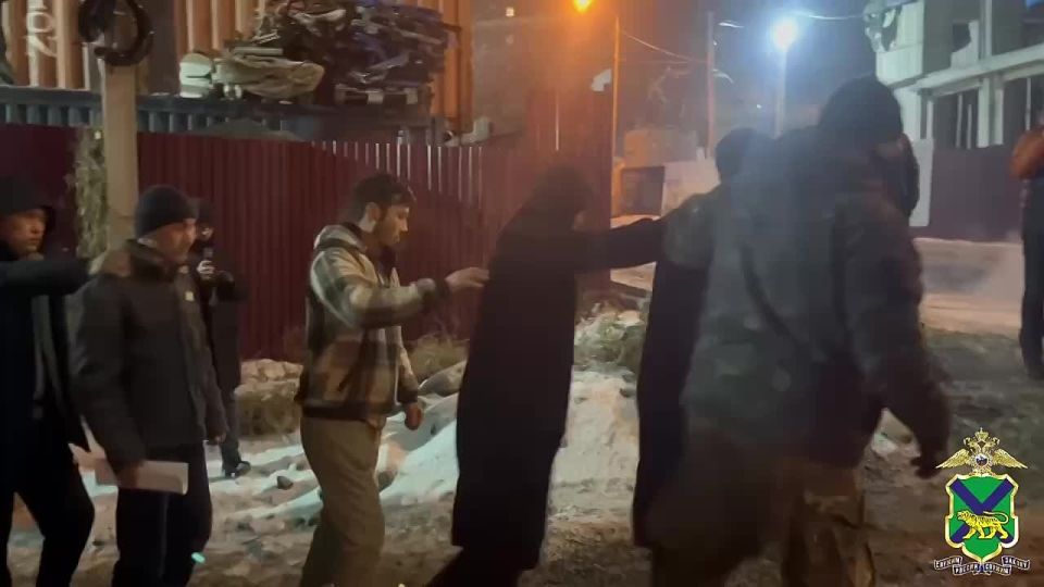 Управление по вопросам миграции выдворяет семерых иностранных граждан из Приморья