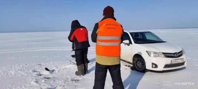 Во Владивостоке во время рейда в районе станции Седанка выявили ещё пять автомобилистов, нарушивших запрет выезда на лёд