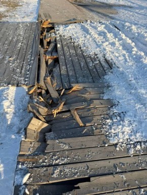 Водителя грузовика, повредившего деревянный настил пляжа на Татарской, нашли