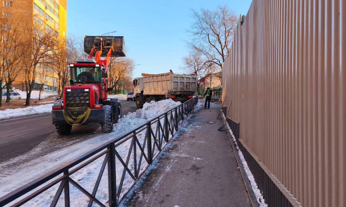 Сегодня во Владивостоке: обслуживание инженерных сетей, работы по безопасности дорожного движения, демонтаж и уборка города Сегодня во Владивостоке: обслуживание инженерных сетей, работы по безопасности дорожного движения, демонтаж и уборка города