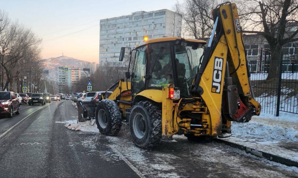 Сегодня во Владивостоке: обслуживание инженерных сетей, работы по безопасности дорожного движения, демонтаж и уборка города Сегодня во Владивостоке: обслуживание инженерных сетей, работы по безопасности дорожного движения, демонтаж и уборка города