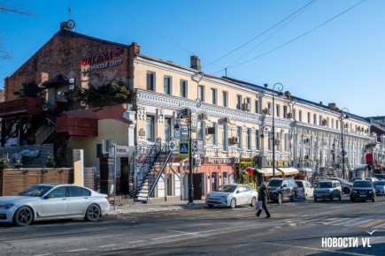 Месяц после пожара на Пограничной: как восстанавливаются расположенные тут магазины, кафе и салоны красоты