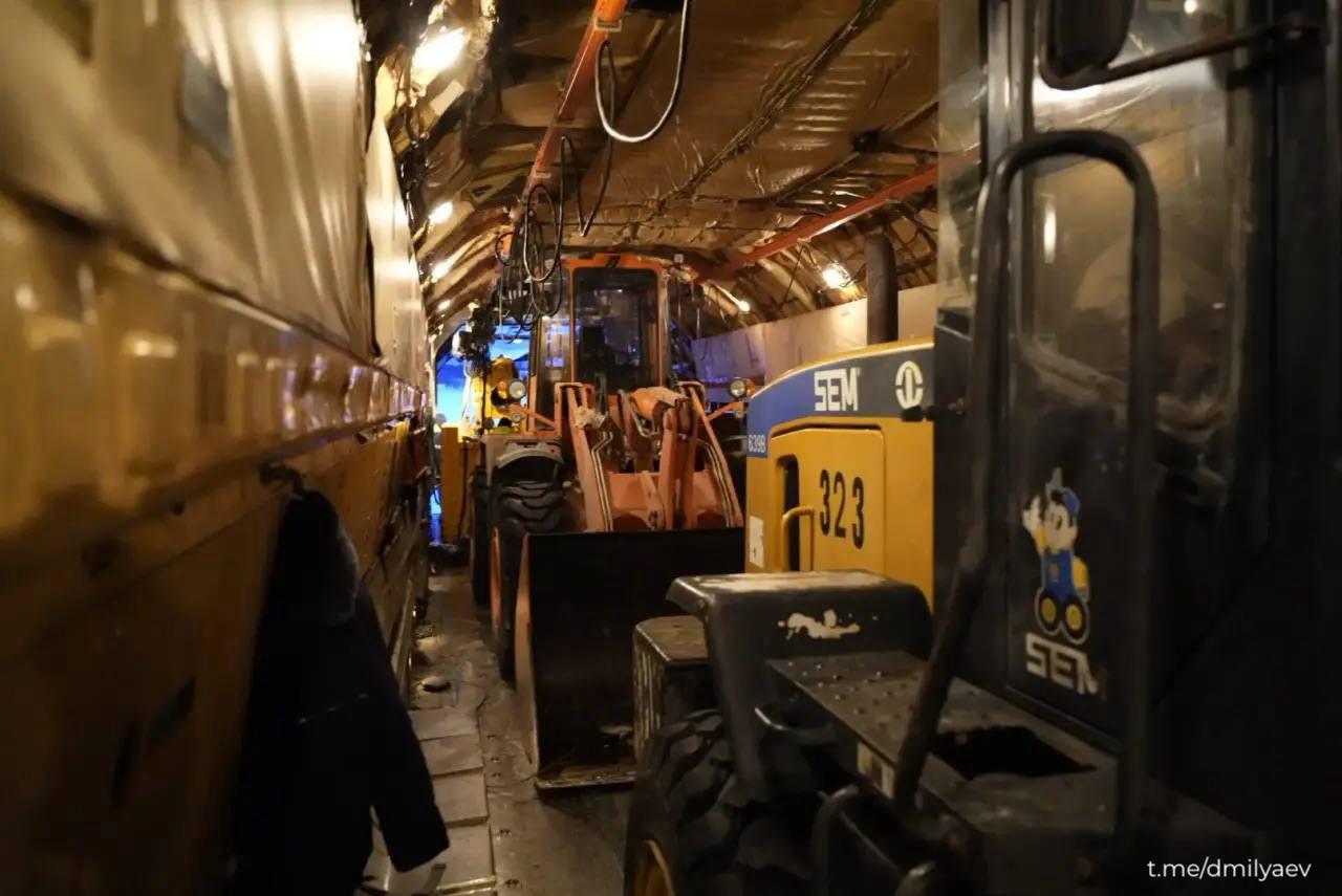 На Камчатку прибыла первая партия снегоуборочной техники, направленная Правительством РФ в качестве помощи в ликвидации последствий циклона, сообщил губернатор края Владимир Солодов На Камчатку прибыла первая партия снегоуборочной техники, направленная Правительством РФ в качестве помощи в ликвидации последствий циклона, сообщил губернатор края Владимир Солодов