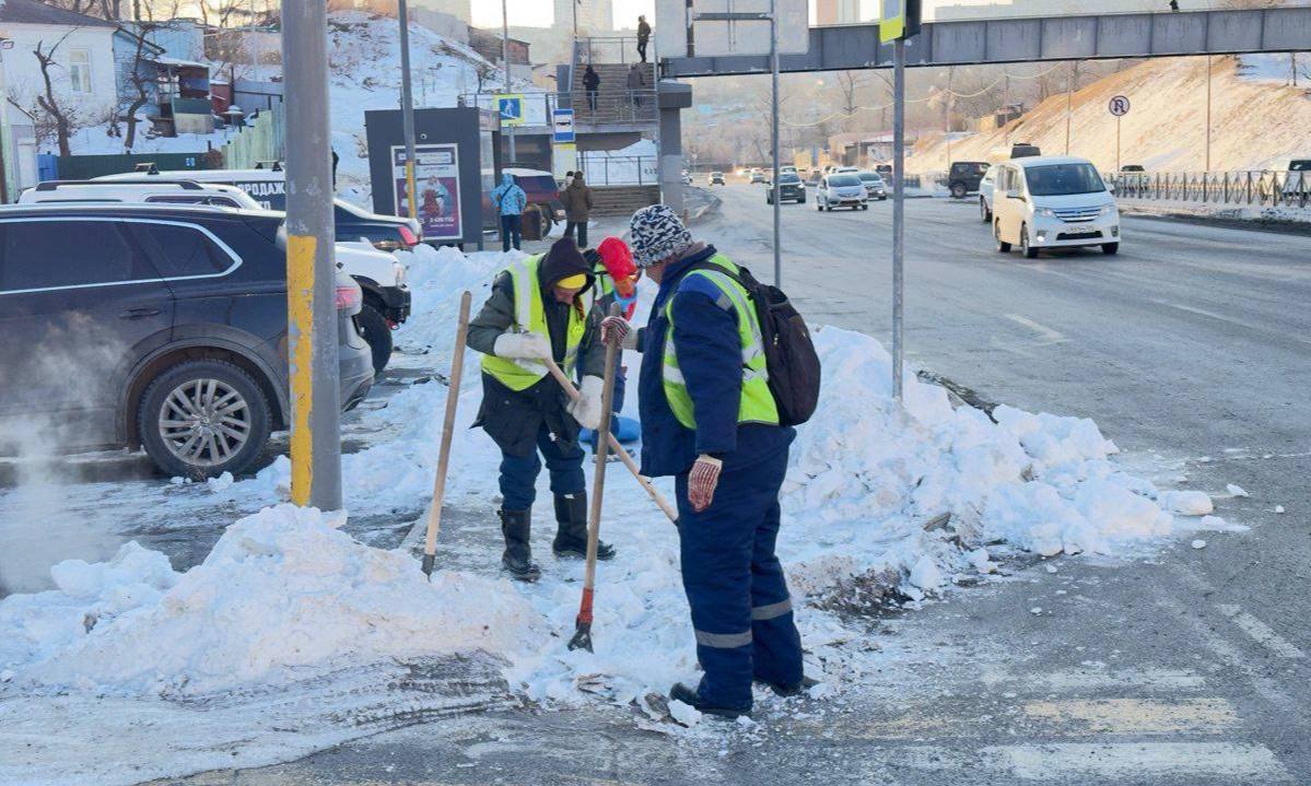 Сегодня во Владивостоке: обслуживание инженерных сетей, работы по безопасности дорожного движения, демонтаж и уборка города Сегодня во Владивостоке: обслуживание инженерных сетей, работы по безопасности дорожного движения, демонтаж и уборка города