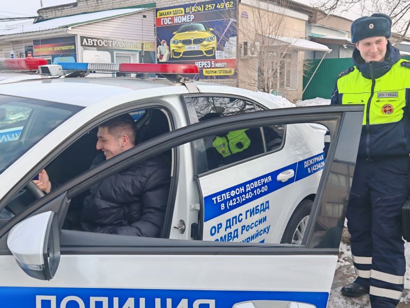 В Уссурийске в рамках акции «Студенческий десант» учащиеся колледжа посетили Госавтоинспекцию В Уссурийске в рамках акции «Студенческий десант» учащиеся колледжа посетили Госавтоинспекцию