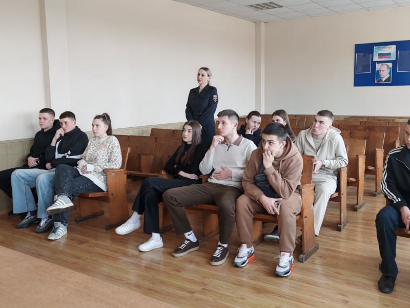 В Уссурийске в рамках акции «Студенческий десант» учащиеся колледжа посетили Госавтоинспекцию В Уссурийске в рамках акции «Студенческий десант» учащиеся колледжа посетили Госавтоинспекцию