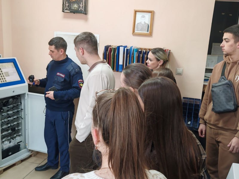 В Уссурийске в рамках акции «Студенческий десант» учащиеся колледжа посетили Госавтоинспекцию В Уссурийске в рамках акции «Студенческий десант» учащиеся колледжа посетили Госавтоинспекцию