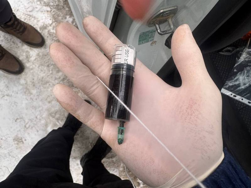 В Уссурийске полицейские изъяли у водителя автомобиля гашишное масло