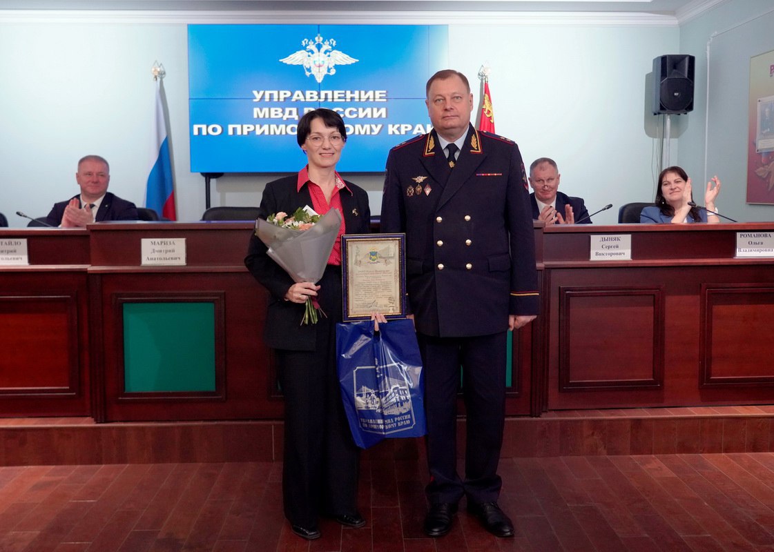 Полиция и общество: Александр Табакаев поблагодарил общественников и СМИ за совместную работу Полиция и общество: Александр Табакаев поблагодарил общественников и СМИ за совместную работу