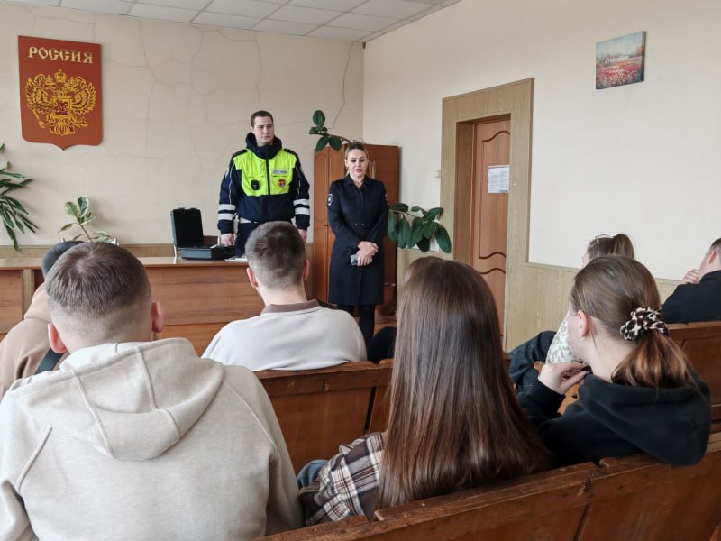 В Уссурийске в рамках акции «Студенческий десант» учащиеся колледжа посетили Госавтоинспекцию В Уссурийске в рамках акции «Студенческий десант» учащиеся колледжа посетили Госавтоинспекцию