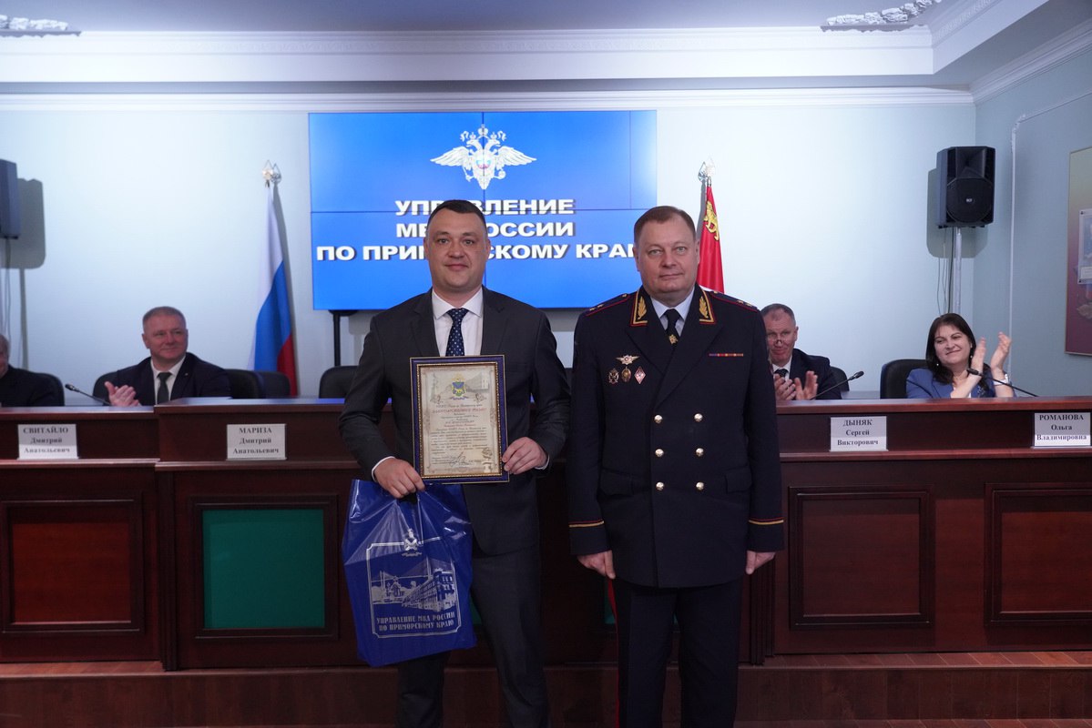 Полиция и общество: Александр Табакаев поблагодарил общественников и СМИ за совместную работу Полиция и общество: Александр Табакаев поблагодарил общественников и СМИ за совместную работу