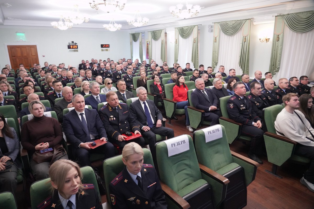 Полиция и общество: Александр Табакаев поблагодарил общественников и СМИ за совместную работу Полиция и общество: Александр Табакаев поблагодарил общественников и СМИ за совместную работу