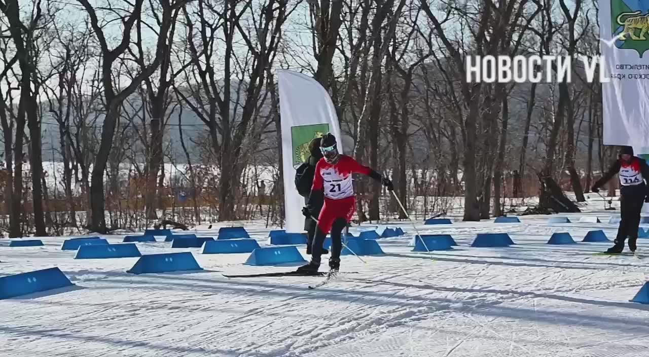 Мороз, бег против часовой стрелки и сотни лыжников: во Владивостоке прошла «Русская гонка – 2026»