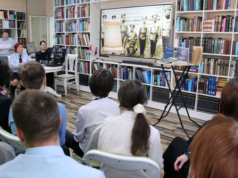 «Студенческий десант» в Фокино: полицейские и общественники провели встречу со старшеклассниками «Студенческий десант» в Фокино: полицейские и общественники провели встречу со старшеклассниками