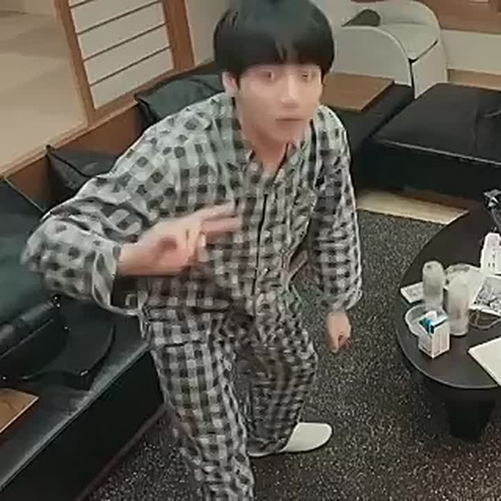 «Солист BTS» развел пенсионерку в Приморье на сотни тысяч рублей