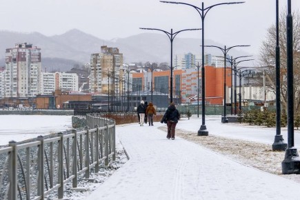 Продолжаем работу по благоустройству набережной озера Солёного