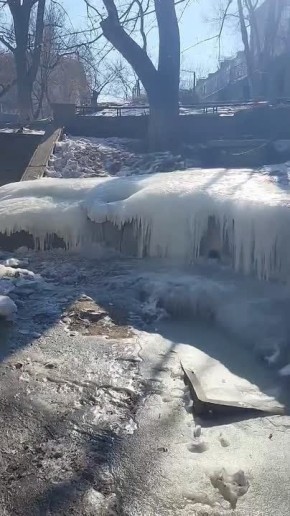 МКУ«Дорожно-эксплуатационный участок» проводит работы по устранению наледи