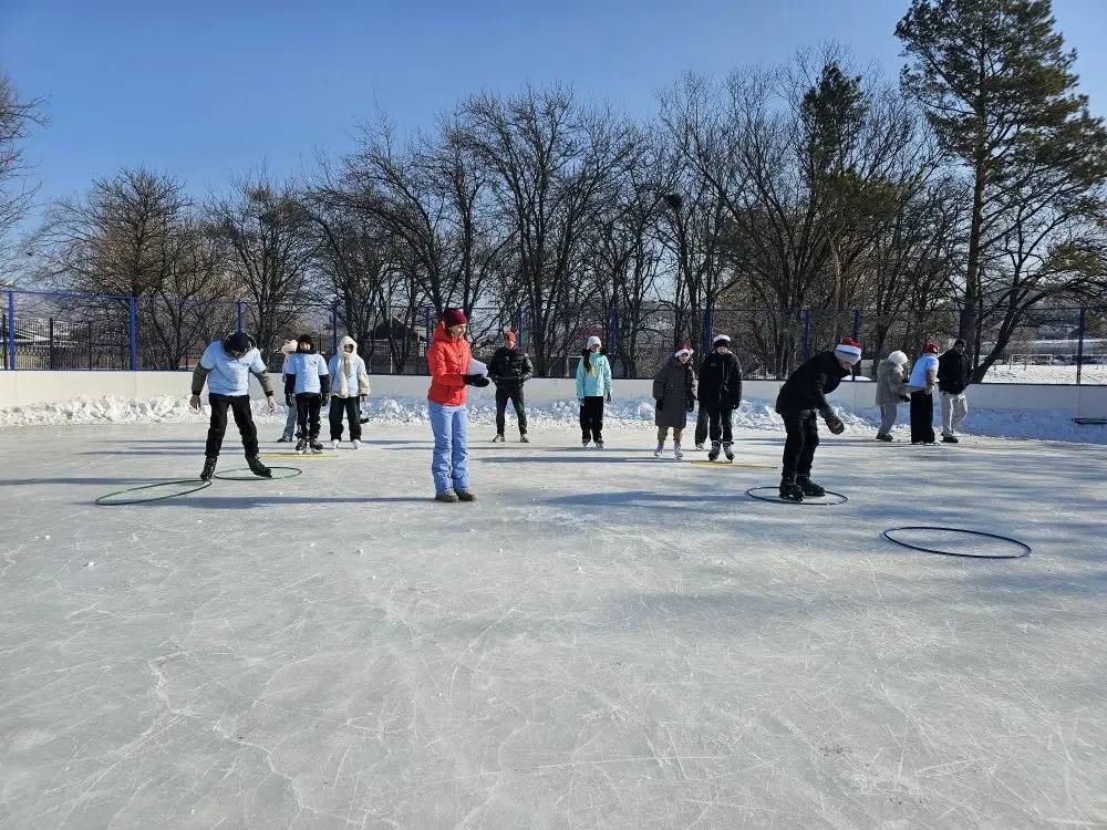 «Спортивная среда» на льду: заряд бодрости для школьников Партизанского округа «Спортивная среда» на льду: заряд бодрости для школьников Партизанского округа