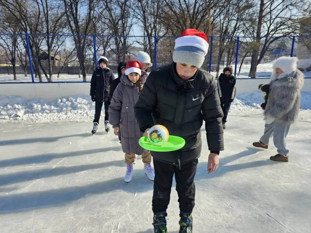 «Спортивная среда» на льду: заряд бодрости для школьников Партизанского округа «Спортивная среда» на льду: заряд бодрости для школьников Партизанского округа