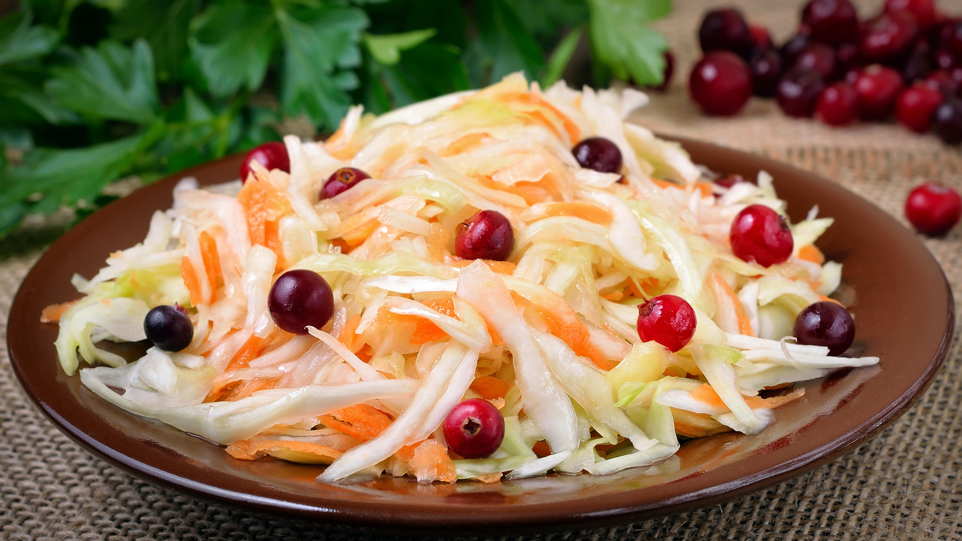 Капустный салат в cоветских столовых готовили только так: есть один секрет