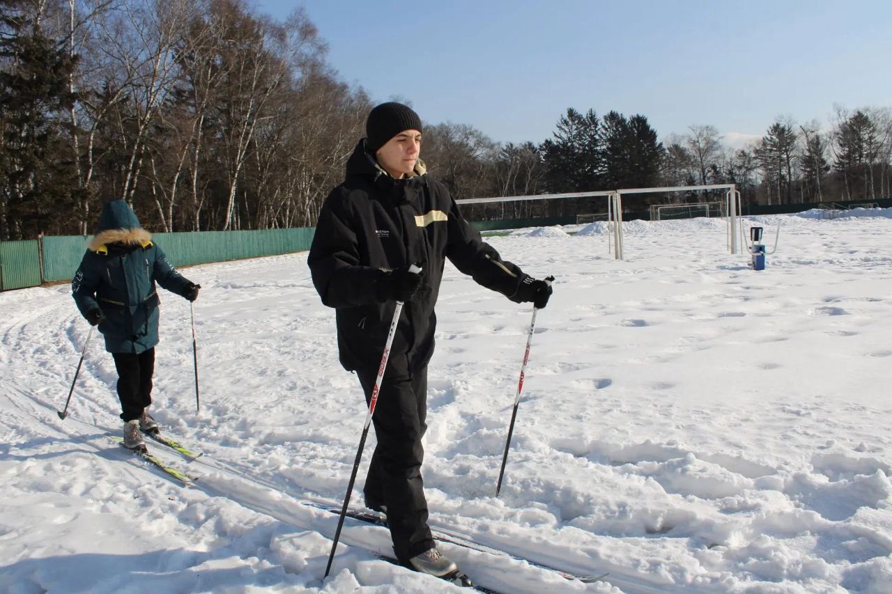 Масстарт на лыжах с участием школьников образовательных учреждений округа состоялся на стадионе "Шахтер" Масстарт на лыжах с участием школьников образовательных учреждений округа состоялся на стадионе "Шахтер"
