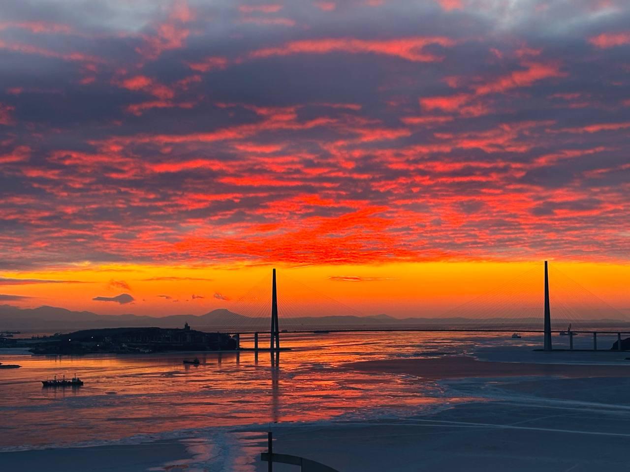 Наши читатели делятся в комментариях фотографиями красивейшего рассвета последнего дня января Наши читатели делятся в комментариях фотографиями красивейшего рассвета последнего дня января