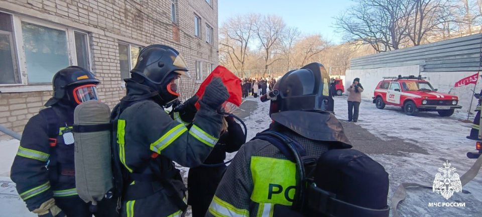 Пожар в библиотеке — но только на учениях в Партизанске