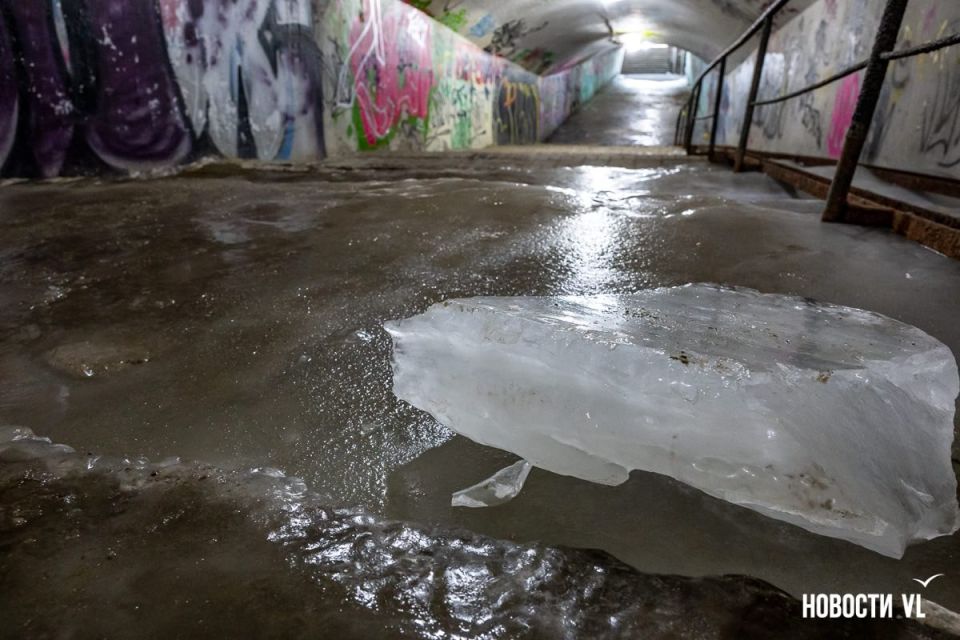 Обледеневший подземный переход на «1000 мелочей» закрыли на неопределённое время