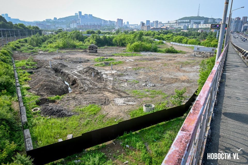 На пустыре возле Некрасовского путепровода собираются строить бизнес-центр в 36 этажей