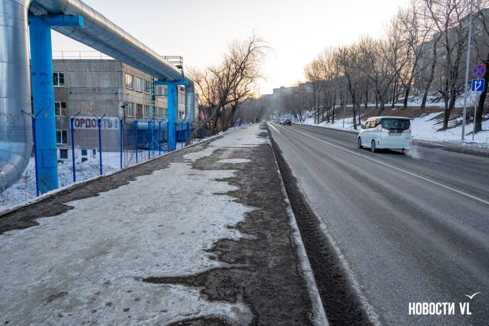 На отремонтированной в прошлом году улице Жигура раскрошились новые бордюры