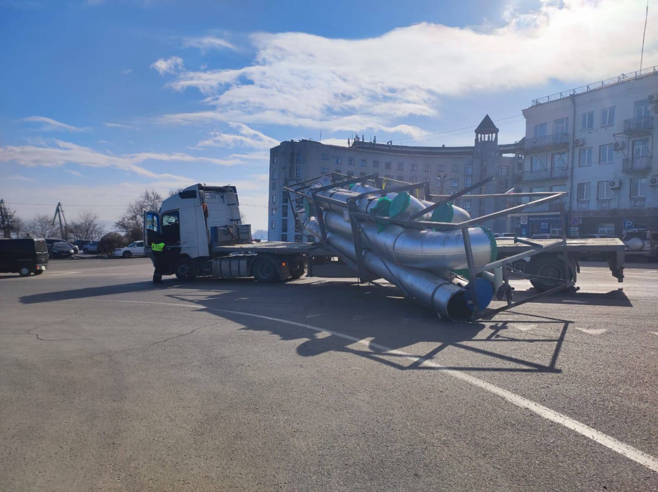 12Сотрудники Госавтоинспекции работают на месте дорожно-транспортного происшествия в Находке 12Сотрудники Госавтоинспекции работают на месте дорожно-транспортного происшествия в Находке