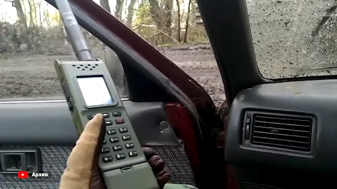 Во Владивостоке в день памяти Героя России Сергея Ефремова открыли мемориальную доску на доме по улице Терешковой, 1 — здесь он провёл своё детство