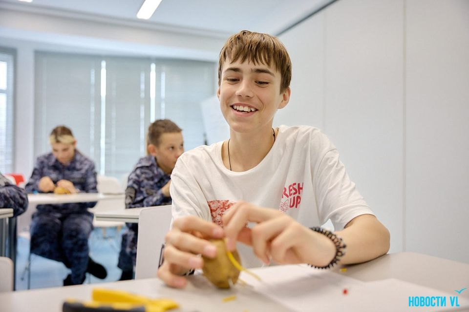 ДНК из банана и электричество из картошки: в «Кванториуме» проводят мастер-классы ко Дню науки ДНК из банана и электричество из картошки: в «Кванториуме» проводят мастер-классы ко Дню науки