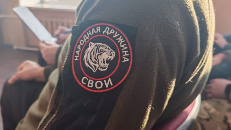 В Уссурийске начальник отдела МВД вручил удостоверения и нагрудные знаки представителям новой народной дружины