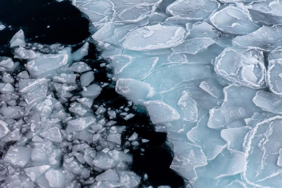 В Амурском заливе ожидаются подвижки льда и расхождение трещин