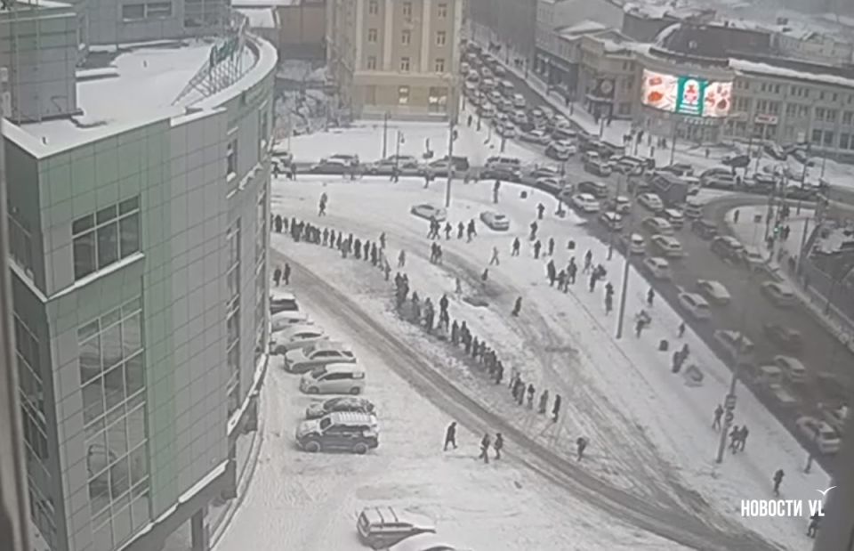 Все автобусы, кажется, стоят в пробках