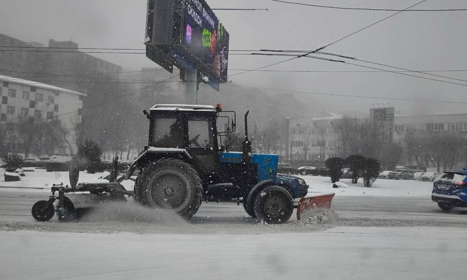 Дорожники «СГТ» в усиленном режиме ликвидируют последствия снегопада во Владивостоке
