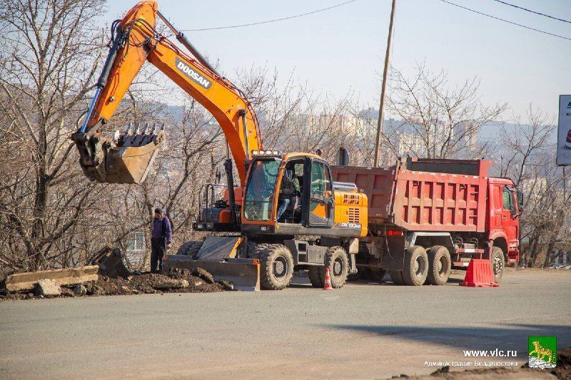 На улице Адмирала Юмашева, 14 во Владивостоке в марте начнут ремонт дороги